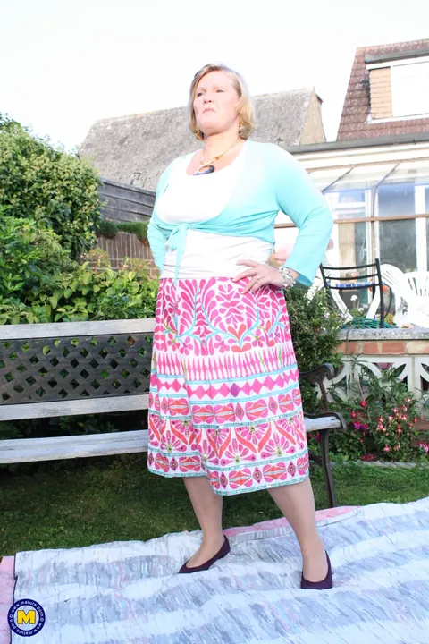 British MILF Shows Her Big Tits and Fucks Outdoors – photo 2 of 21