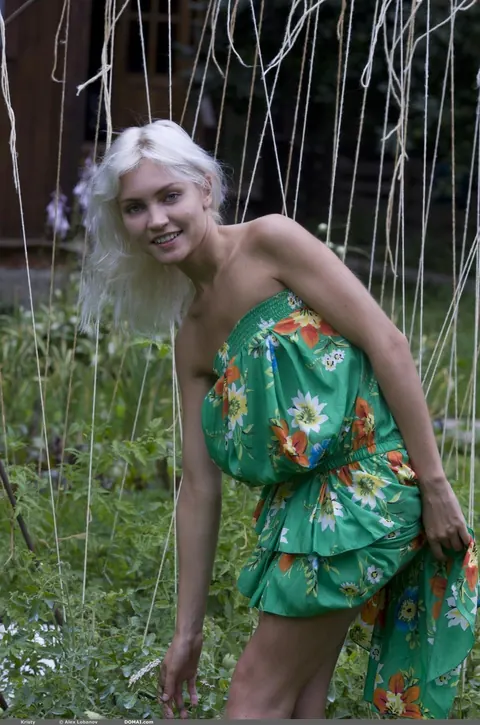 Woman Poses Nude Outdoors Showing Her Hairy Pussy – photo 4 of 21