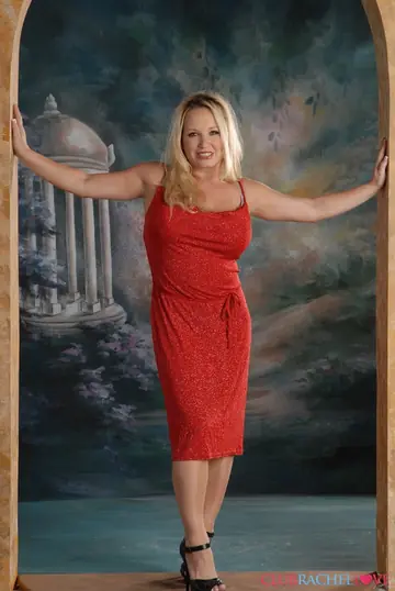 Rachel Love – Blonde MILF Strips Out of Her Dress and Shows Off Her Body