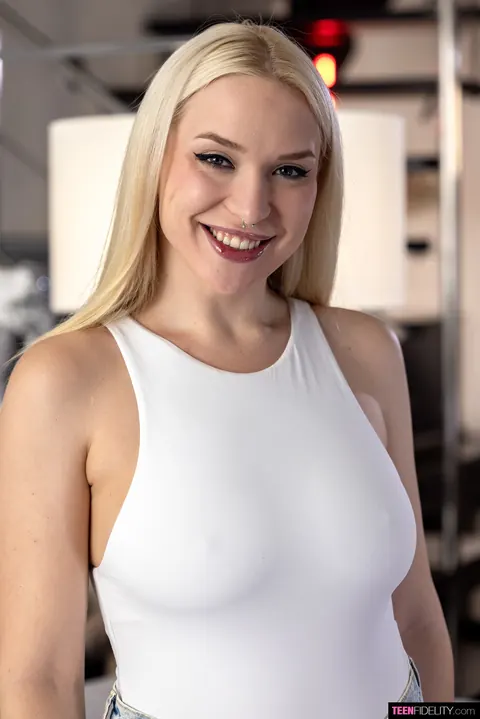 Vera Jawr: Pale Czech Blonde in Shorts Fingers Her Pussy on the Sofa – photo 1 of 21