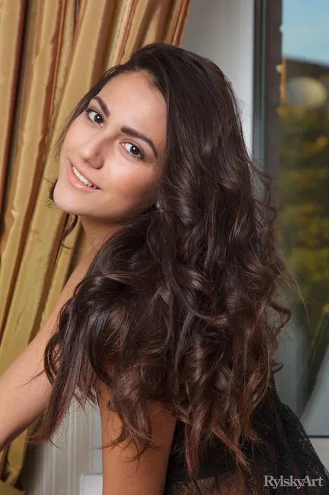 Cira Nerri: Tall European Brunette Strips Off Her Black Lingerie and Spreads – photo 2 of 16