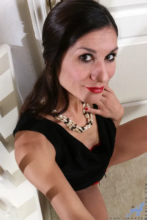 Leah Harris: Mature Brunette Strips Out of Her Dress and Uses a Toy – photo 8 of 21