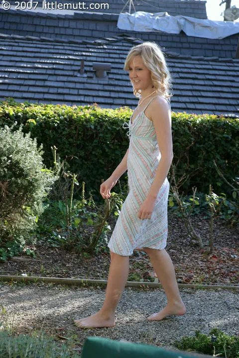 Kimber Clarkson: Blonde in a Skirt Outdoors Reveals Her Shaved Slit – photo 3 of 16