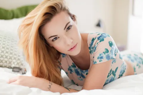 Elizabeth Marxs: Redhead Flaunts Her Big Ass and Large Natural Tits on the Bed – photo 2 of 12
