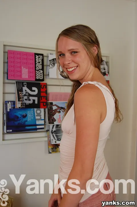 Anna Stevens: Tall Blonde Undresses and Spreads Her Pink Pussy – photo 2 of 16
