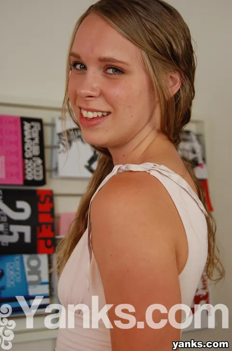 Anna Stevens: Tall Blonde Undresses and Spreads Her Pink Pussy – photo 3 of 16