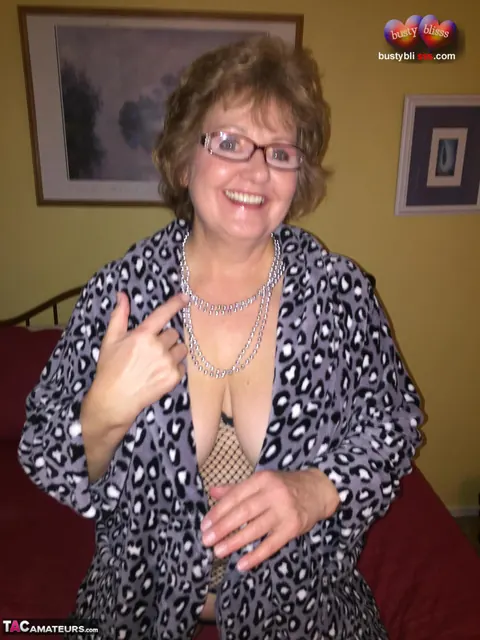 Bustybliss: Short-Haired Mature BBW Displays Her Big Natural Tits in Lingerie – photo 2 of 16