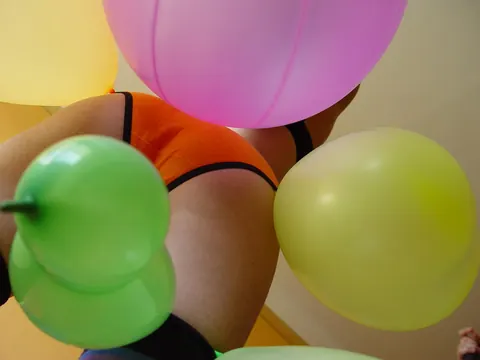 Thick Amateur in Panties Plays with Balloons and a Dildo – photo 12 of 16