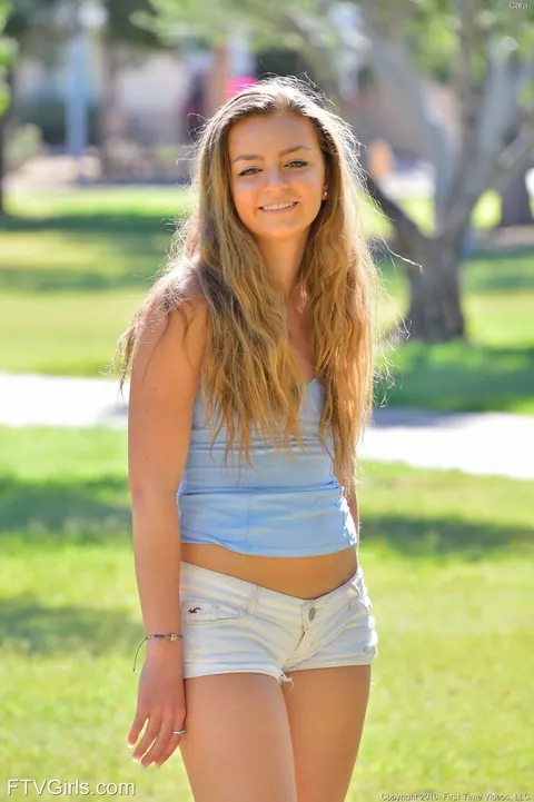 Cara Stone: PAWG Spreads Her Pink Pussy in the Park – photo 1 of 20