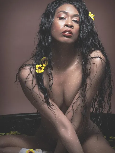 Ebony Woman Undresses and Poses Nude for the Camera – photo 16 of 21