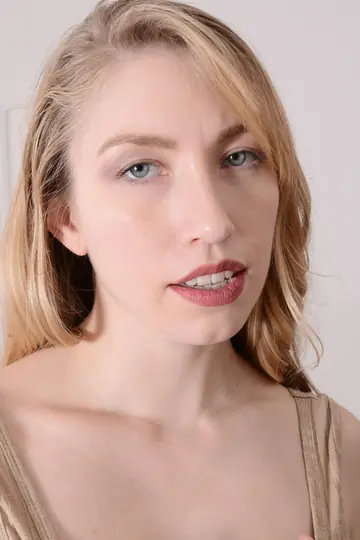 Verronica Kirei – Thick Blonde with Big Natural Tits Spreads Her Legs Clothed