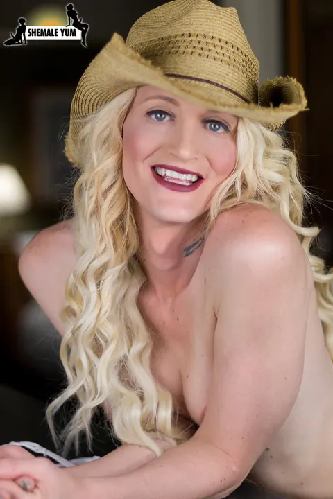 Blonde Trans Woman Undresses and Teases Her Ass – photo 13 of 16