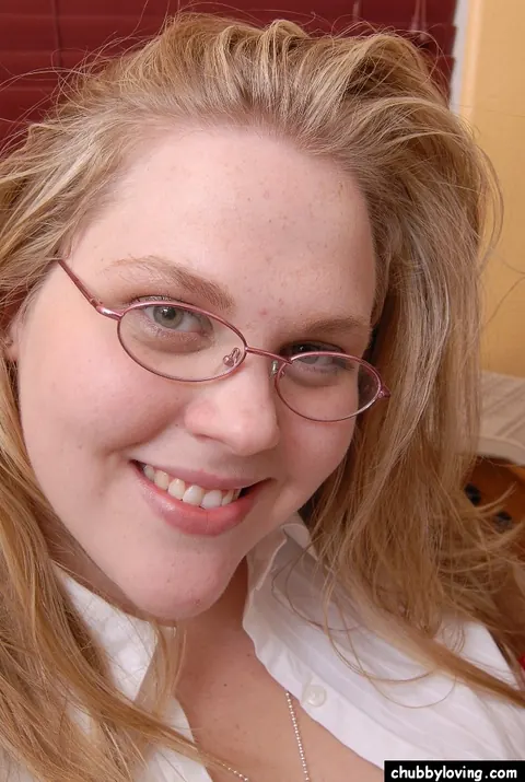 BBW Blonde Strips Out of Her Lingerie and Spreads Wide – photo 1 of 16