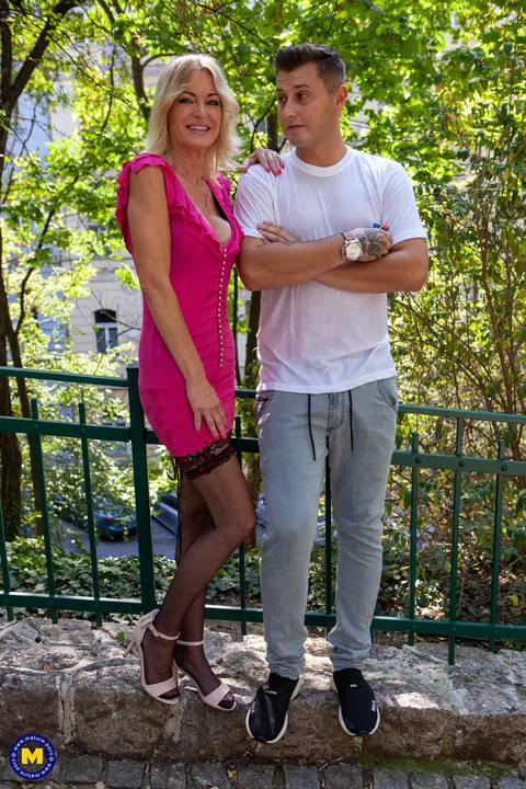 Mick Larsen: Slim European MILF Undresses and Kisses Her Partner – photo 2 of 21