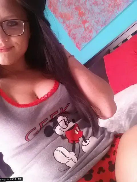 Brunette Takes Selfies Showing Her Big Natural Tits – photo 4 of 12
