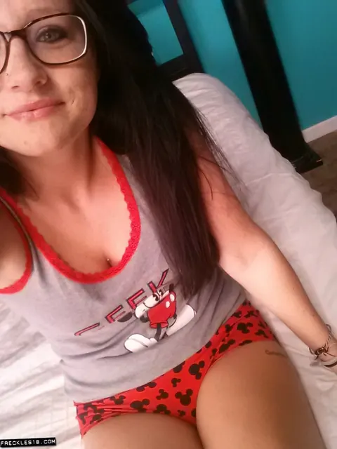 Brunette Takes Selfies Showing Her Big Natural Tits – photo 1 of 12