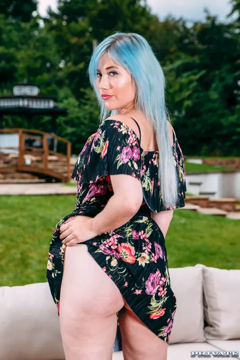 Misha Mayfair: Tall European Takes Double Penetration Outdoors in a Skirt – photo 3 of 21