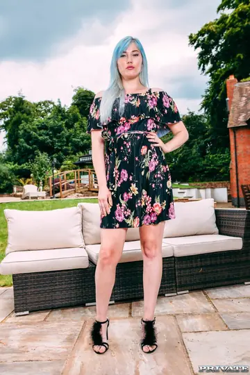 Tall European Takes Double Penetration Outdoors in a Skirt