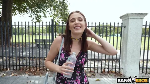 Gracie Mayy: Brunette Sucks Cock and Gets Fucked Outside – photo 5 of 21