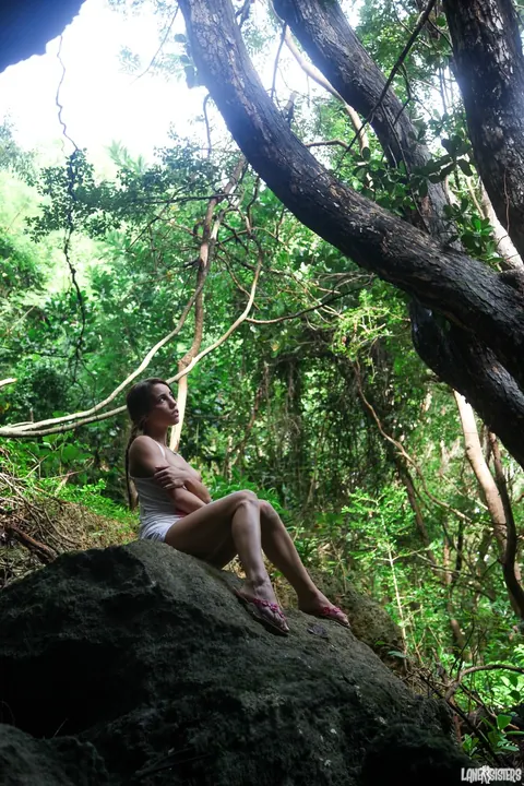 Slim Woman Strips Nude and Spreads on a Jamaican Beach – photo 17 of 17