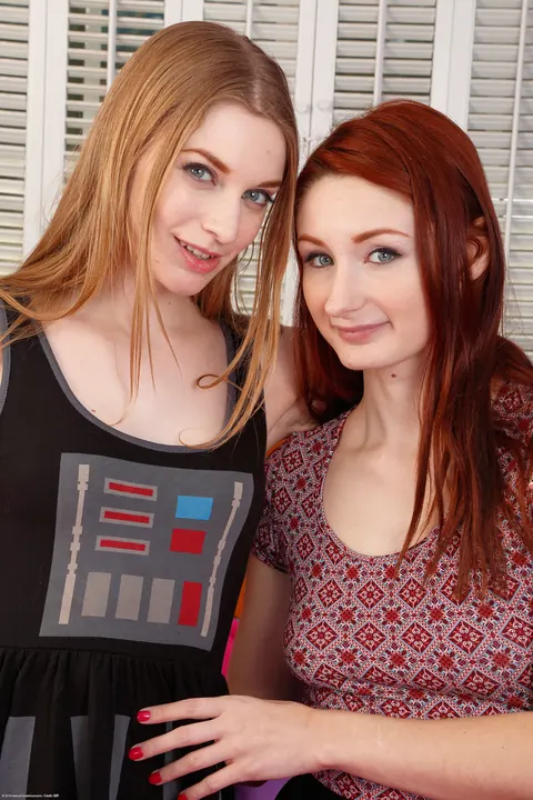 Ela Darling: Tall Blonde Lesbians Lick and Finger Each Other – photo 2 of 21