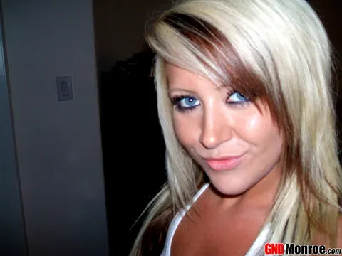 Tattooed Blonde Strips and Spreads for Selfies – photo 1 of 12