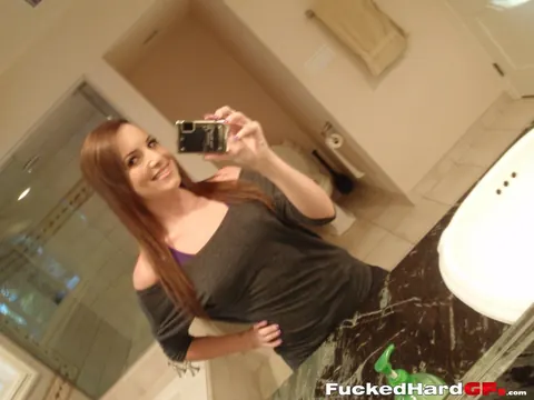 Thick Amateur with Big Tits Takes Nude Selfies in the Bathroom – photo 1 of 16