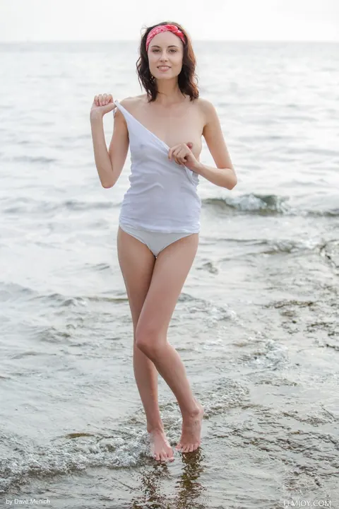 Sade Mare: Slim Italian Brunette Strips Nude and Spreads on the Beach – photo 3 of 20