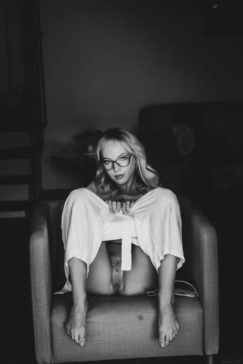Bella Spark: Blonde Model Strips and Poses in Glamour Gallery – photo 19 of 21