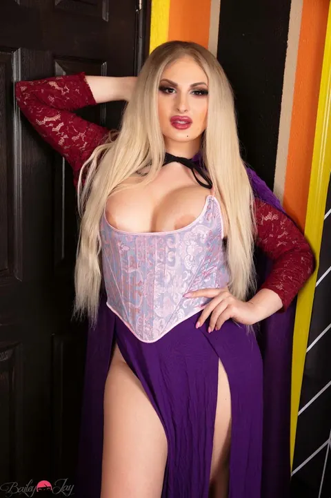 Trans Woman Undresses from Her Dress and Poses Nude – photo 3 of 16