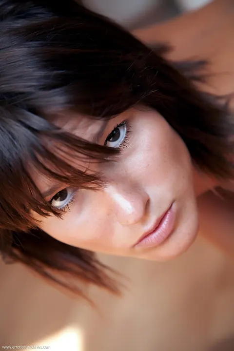 Dolly Darkley: Short-Haired Brunette Poses Barefoot and Spreads Her Pussy – photo 12 of 17