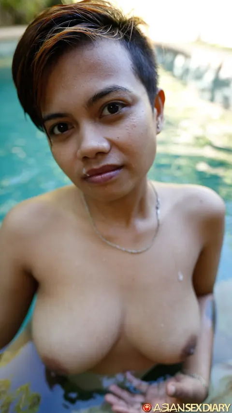 Asian Woman Gives a Blowjob Poolside – photo 20 of 20