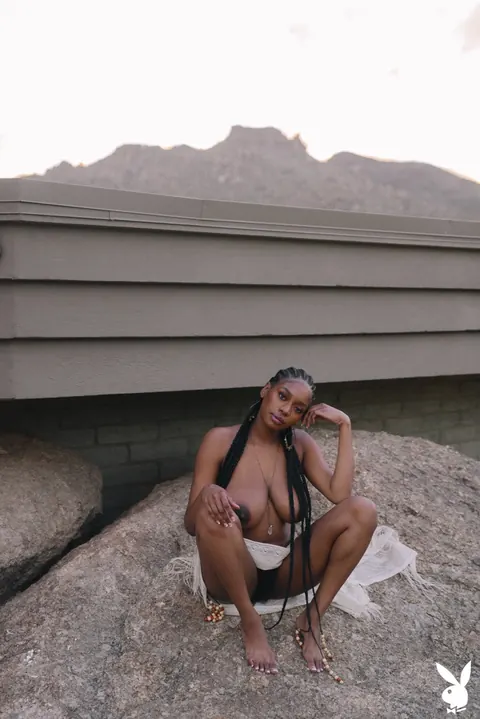 Ebony Babe with Big Tits Strips and Spreads Outdoors – photo 10 of 20