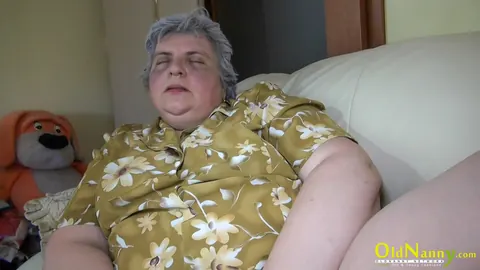 Curvy Mature Lesbians Toy Each Other on the Sofa – photo 3 of 13