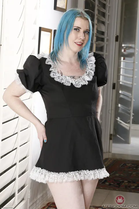 Lux Lives: Tall Tattooed PAWG in a Skirt Spreads Her Hairy Pussy – photo 1 of 21