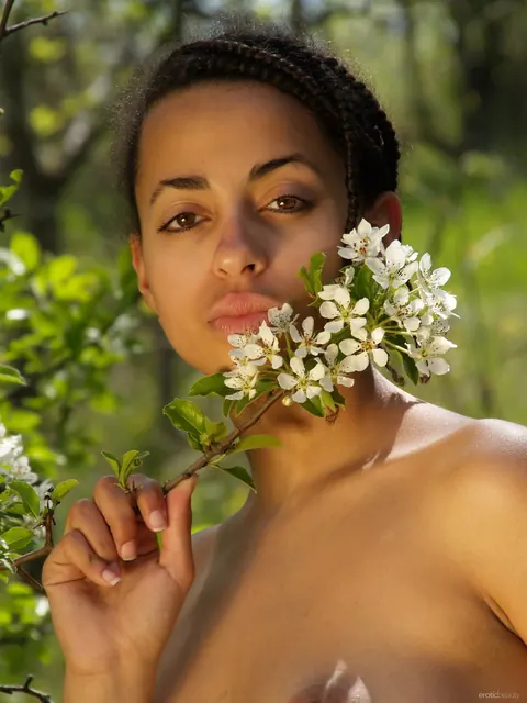 Ebony Woman Spreads Her Hairy Pussy Outdoors Among Flowers – photo 19 of 21