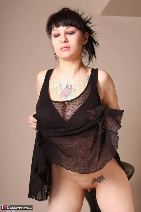 Jennique Adams: Busty Brunette MILF Strips Off Her Lingerie to Show Her Tattoos – photo 3 of 20