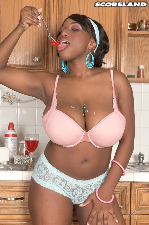 Janet Jade: Busty Ebony MILF with Short Brunette Hair Spreads Her Pussy – photo 5 of 16