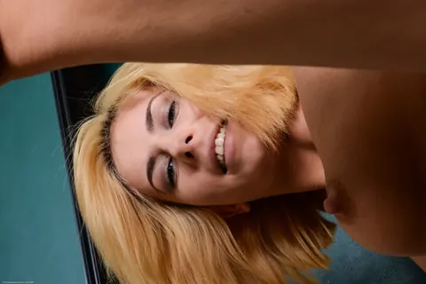 Cindy Lou: Blonde with Short Hair Spreads Her Pussy and Shows Her Tattoo – photo 3 of 21