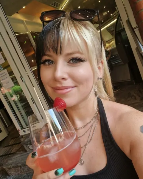 Blonde in a Bikini and Glasses Takes Selfies Outdoors – photo 11 of 13