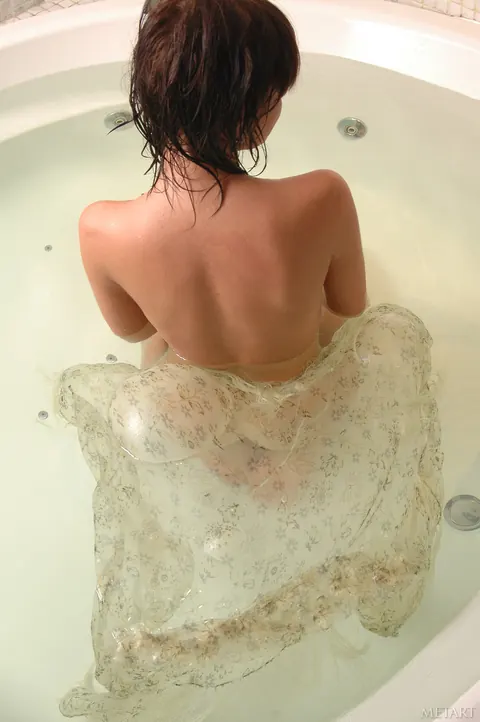 Gabriella Hunter: Curvy Brunette Spreads Outdoors and in the Bathroom – photo 13 of 20