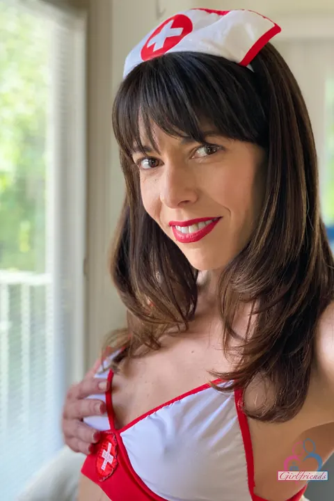 Vera King: Petite Brunettes Kiss and Spread Their Pussies in Girlfriend Set – photo 1 of 21