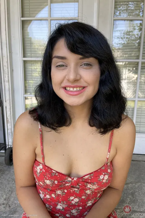 Leda Lotharia: Petite Latina Spreads Her Pussy Wide – photo 1 of 21