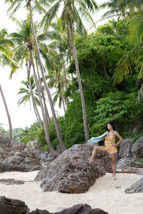 Busty Thai Brunette Unveils Hairy Pussy on the Beach – photo 2 of 20