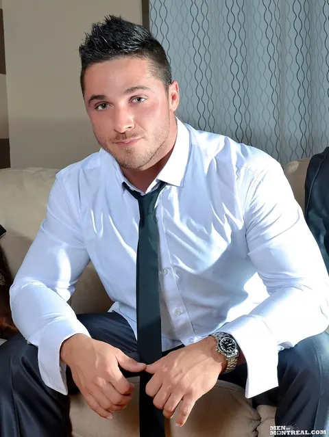 Athletic Man Strokes His Cock, Uses a Dildo and Spreads His Cheeks – photo 2 of 15