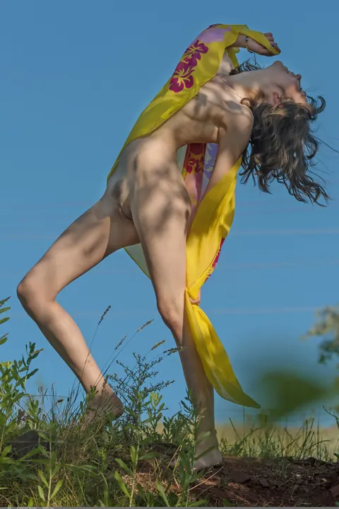 Ukrainian Brunette Strips Nude and Shows Her Body – photo 4 of 21