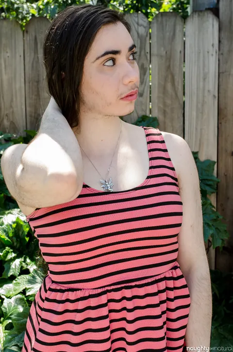 Kisa Fae: Thick Brunette Poses Nude Outdoors Showing Her Hairy Bush – photo 1 of 21