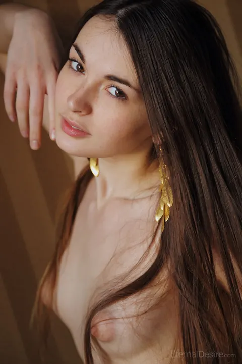 Lukki Lima: European Brunette with Natural Tits Fingers Herself and Shows Her Feet – photo 5 of 16