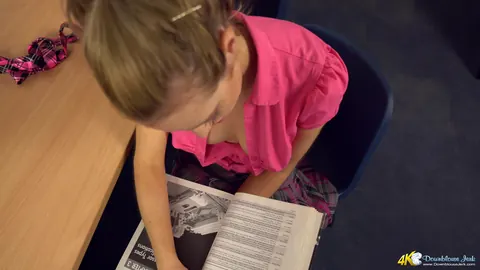 European Woman Reveals Nipple While Reading – photo 17 of 21