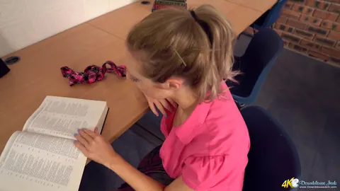 European Woman Reveals Nipple While Reading – photo 1 of 21